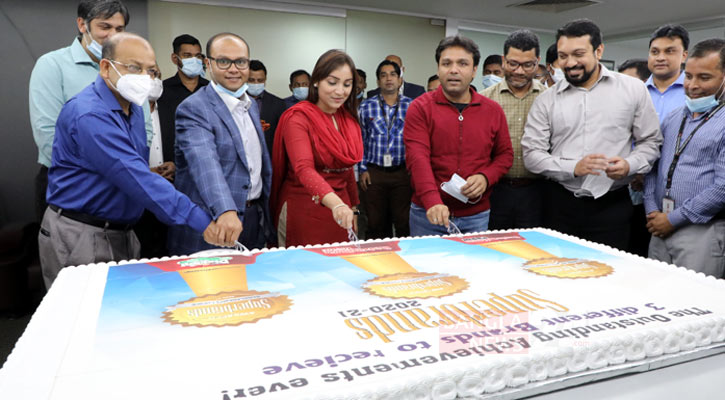 Winning Superbrands Award by Bashundhara paper, tissue and diaper celebrated